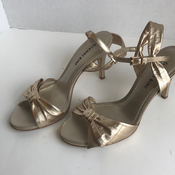 Women’s Gianni Bini size 6 1/2 gold - Picture 3 of 5